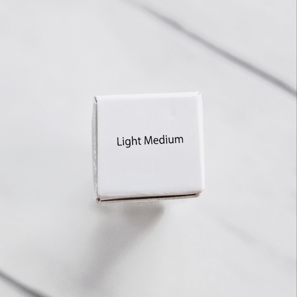 NEW V KosmetiK Eyeshadow Primer Light Medium 6.0ml Skincare Makeup - Picture 4 of 4